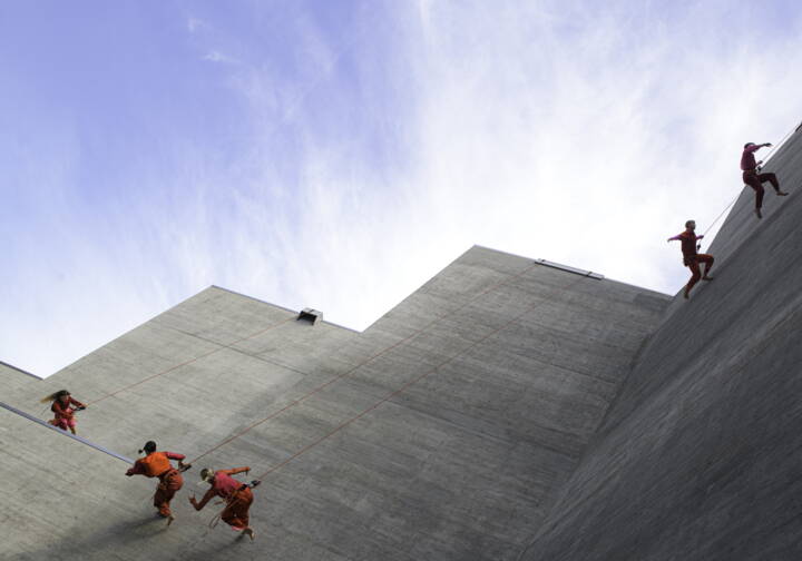 Licht- und Tontechnik Die Performance Angebote von Rebekka Gather sind ohne Licht- und Tontechnik berechnet. Bei Bedarf können diese angefragt und zu entsprechenden Mehrkosten je nach Location und Lichtsituation (Tag, Nacht, Innenräume) durch Rebekka Gather organisiert werden. 