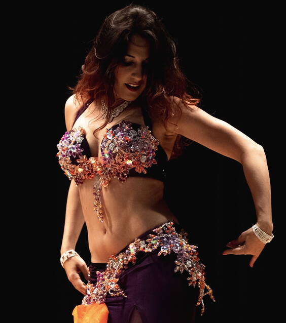 Seit 2014 besuchte sie regelmässig Workshop des international bekannten Ägypters Khaled Seif und absolvierte bei ihm die 2-jährige Ausbildung zur Bühnentänzerin und Tanzlehrerin. 