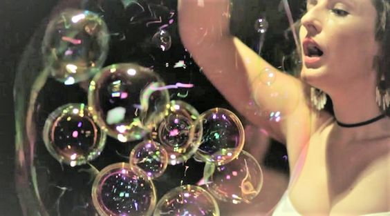 Gigantische Strukturen von Riesen Seifen Blasen