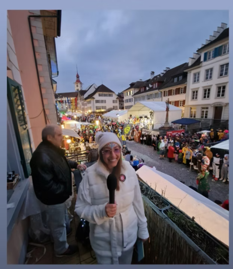Helen Albisser begeistert als Moderatorin durch Herz, Präsenz und Flexibilität. 