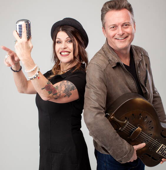 Mit MR. & MRS. BABY, Engagieren Sie eine Party - Coverband aus der Schweiz.

Unser Musikstil: Wir spielen das Beste aus den 50iger, 60iger & 70iger Jahre. Die Berufsmusiker sorgen mit einem riesigem Repertoire an Ihrer Hochzeit, Firmenanlass, Geburtstagsfest, Rock 'n Roll Party, Konzert oder wo es auch immer etwas zu Feiern gibt, für Top Stimmung und Unterhaltung Pur. Wir verfügen über drei verschiedene Grössen von PA - Anlagen um Ihren Anlass Optimal zu Beschallen. Sie müssen sich also nicht mehr darum kümmern und haben keine Zusatzkosten für die Technik. 