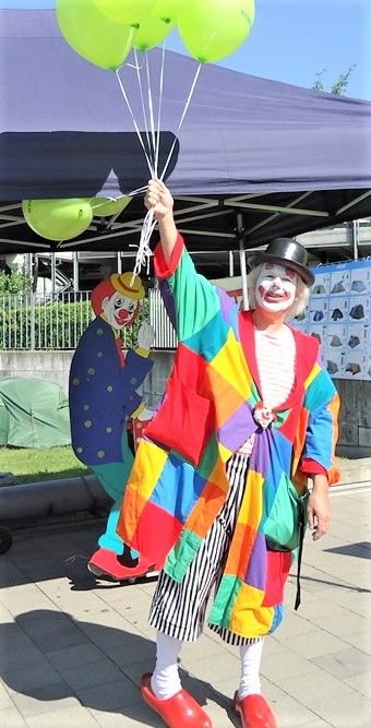 Charismo als Clown und Ballonmodelierer