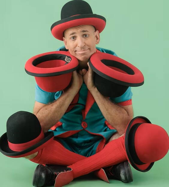 Suchen Sie Unterhaltung, die Kinder und Erwachsene gleichermassen begeistert? Etwas, das direkt ins Herz geht – mit Humor, Fantasie und viel Bewegung? 