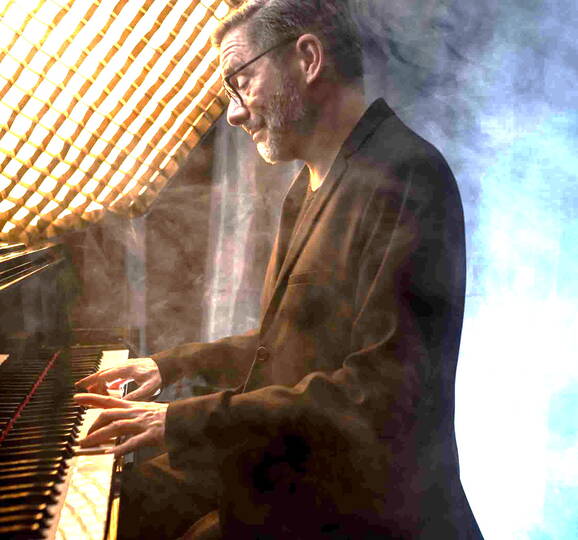 ​Hochzeitsmusik: Emotional gestaltete Klavierklänge, die mit viel Fingerspitzengefühl den besonderen Moment einer Hochzeit untermalen​ Musik für 