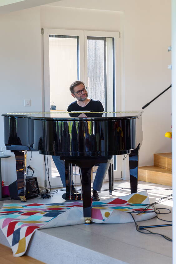 ​Hochzeitsmusik: Emotional gestaltete Klavierklänge, die mit viel Fingerspitzengefühl den besonderen Moment einer Hochzeit untermalen​ Musik für 