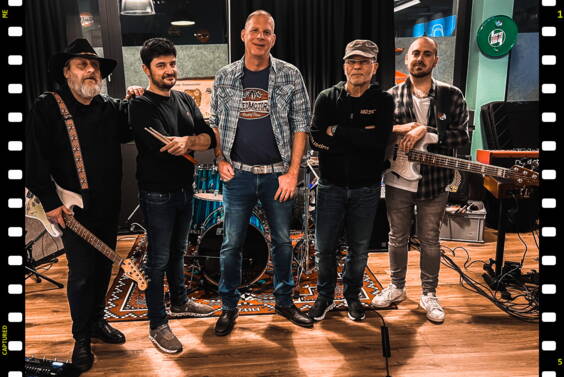 Die Band Supersonic, die Coverband für Blues, Rock und Funk, spielt Klassiker von A wie Aerosmithbis Z wie ZZ Top und zwar immer mit Ueberschall!Wer unsere Liebe für die schnellen Rhythmen und treibenden Sounds der 60er bis 90er teilt und dazu auch noch eine energiegeladene Show erleben möchte, kommt bei Supersonic garantiert auf seine Kosten. Die Show begeistert durch Präzision, Virtuosität und der Interaktion mit dem Publikum. Groove der in die Beine geht und die Songs zum Schwingen bringt!Ehrliches Handwerk, eine unverbrauchte Spielfreude und eine riesige Portion Herzblut fliessen in den knackig, präzisen Sound von Supersonic. Supersonic ist die ideale Wahl für jeden Event!Unser Repertoire von 120 min. kann in max. 3 Sets an einem Abend aufgeteilt werden. Je nach Anlass und Wunsch des Kunden.