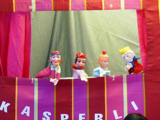 Das Chasperli Theater kann in Kombination mit Chasperlitheater, Stelze und Ballonmodelieren Engagiert werden