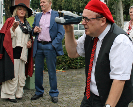 Bei dieser Figur gibt es verschiedene Spielmöglichkeiten; für grosse Events beim Apéro, zwischen den Gängen oder nach dem Essen.