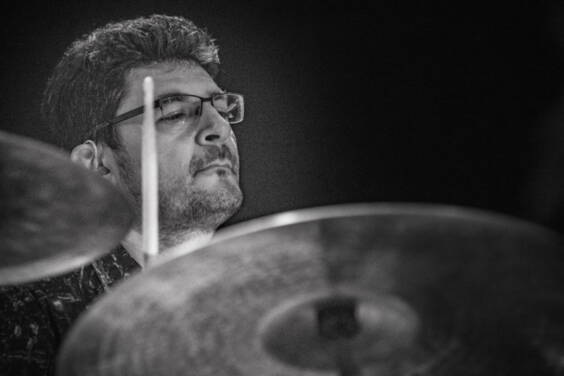 Die Band Supersonic, die Coverband für Blues, Rock und Funk, spielt Klassiker von A wie Aerosmithbis Z wie ZZ Top und zwar immer mit Ueberschall!Wer unsere Liebe für die schnellen Rhythmen und treibenden Sounds der 60er bis 90er teilt und dazu auch noch eine energiegeladene Show erleben möchte, kommt bei Supersonic garantiert auf seine Kosten. Die Show begeistert durch Präzision, Virtuosität und der Interaktion mit dem Publikum. Groove der in die Beine geht und die Songs zum Schwingen bringt!Ehrliches Handwerk, eine unverbrauchte Spielfreude und eine riesige Portion Herzblut fliessen in den knackig, präzisen Sound von Supersonic. Supersonic ist die ideale Wahl für jeden Event!Unser Repertoire von 120 min. kann in max. 3 Sets an einem Abend aufgeteilt werden. Je nach Anlass und Wunsch des Kunden.