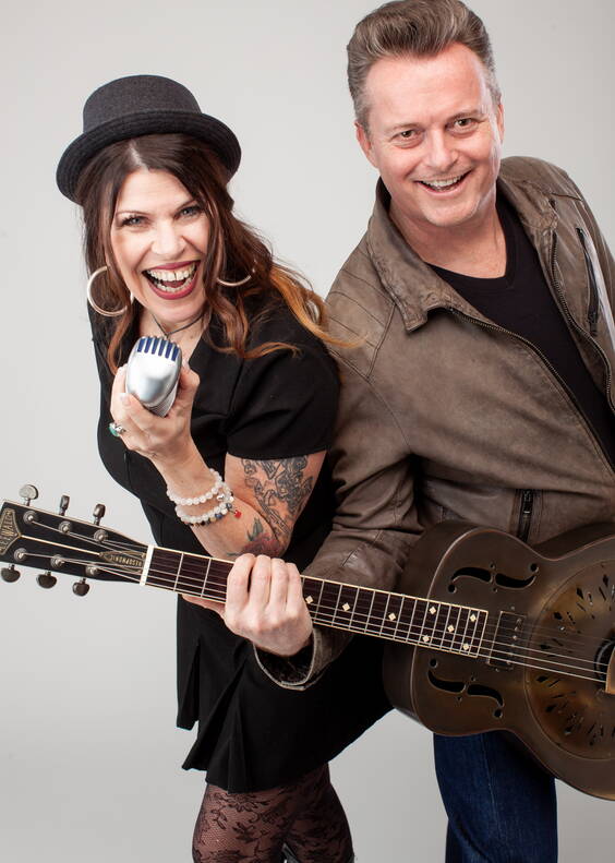 Mit MR. & MRS. BABY, Engagieren Sie eine Party - Coverband aus der Schweiz.

Unser Musikstil: Wir spielen das Beste aus den 50iger, 60iger & 70iger Jahre. Die Berufsmusiker sorgen mit einem riesigem Repertoire an Ihrer Hochzeit, Firmenanlass, Geburtstagsfest, Rock 'n Roll Party, Konzert oder wo es auch immer etwas zu Feiern gibt, für Top Stimmung und Unterhaltung Pur. Wir verfügen über drei verschiedene Grössen von PA - Anlagen um Ihren Anlass Optimal zu Beschallen. Sie müssen sich also nicht mehr darum kümmern und haben keine Zusatzkosten für die Technik. 